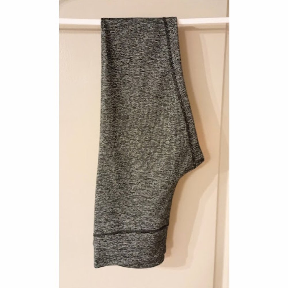 Under Armour Black & White Leggings (small)